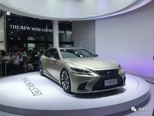 新款雷克萨斯IS300上市售32.49万起，降价增配