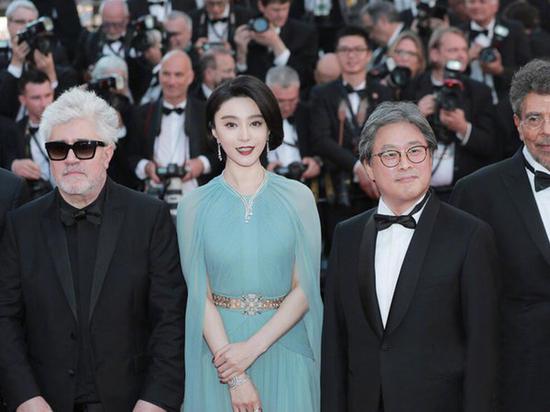 范爷40岁辞职环游世界？这几款座驾必不可少-图1