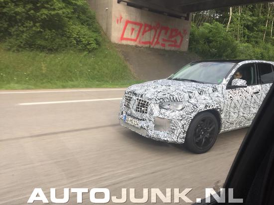 2019-mercedes-gle-spied-in-german-traffic-prototype-trying-to-hide-new-design_1.jpg