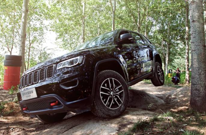 同级SUV同场PK  最后2017款大切诺基胜出了