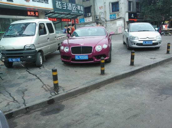 这样安装车牌，有可能被扣12分，多数人并没有注意到