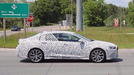 2018-buick-regal-gs-spied (2).jpg