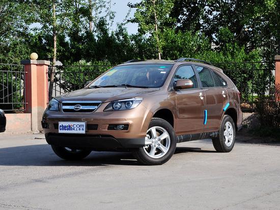 比亚迪  1.5TI 手动 车辆左前45度视角