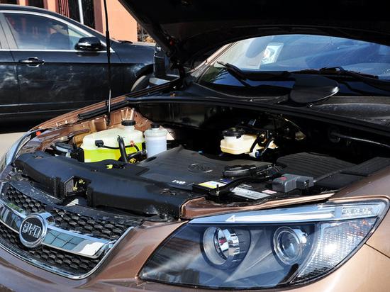 比亚迪  1.5TI 手动 发动机局部特写