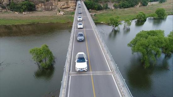 探索｜梅赛德斯-奔驰SUV家族古北水镇初体验