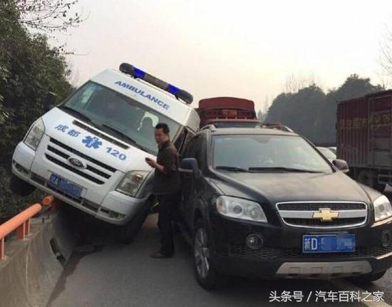 高速上尿急 能停在应急车道上方便吗