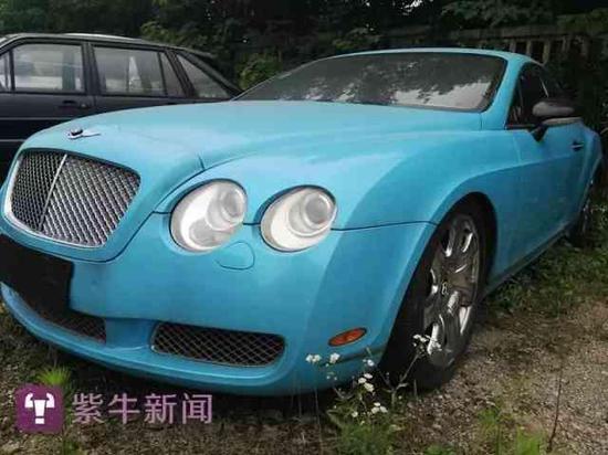 无名路成“豪车坟墓” 崭新劳斯莱斯等报废