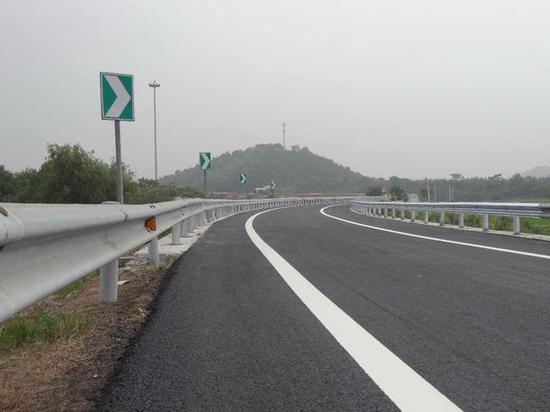 本月开始严查高速公路“龟速”驾驶 罚500元