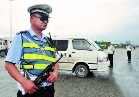 7月1日高速遇到这几种情况 别犹豫直接上!