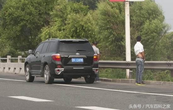 高速上尿急 能停在应急车道上方便吗