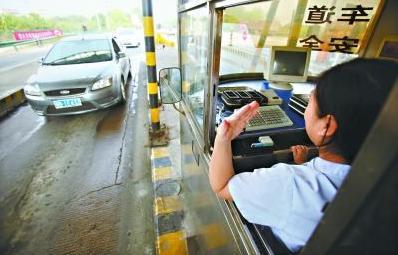 高速过站拿卡扣2分罚款两百！陷阱很多！