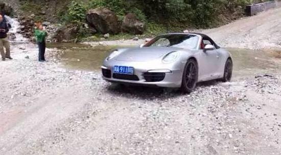 国内土豪开百万超跑进入川藏！实在丧心病狂！