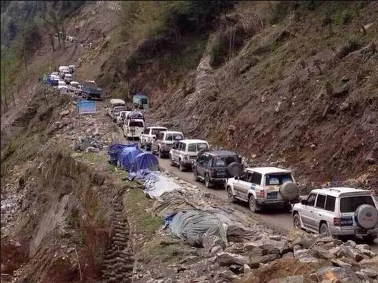 国内土豪开百万超跑进入川藏！实在丧心病狂！