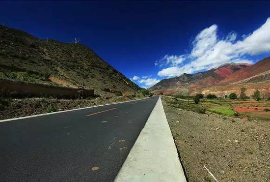 国内土豪开百万超跑进入川藏！实在丧心病狂！