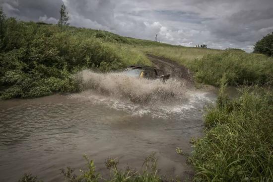 关于丝绸之路拉力赛，今天我们聊点“污”的