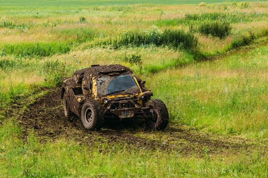 关于丝绸之路拉力赛，今天我们聊点“污”的