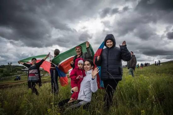 关于丝绸之路拉力赛，今天我们聊点“污”的