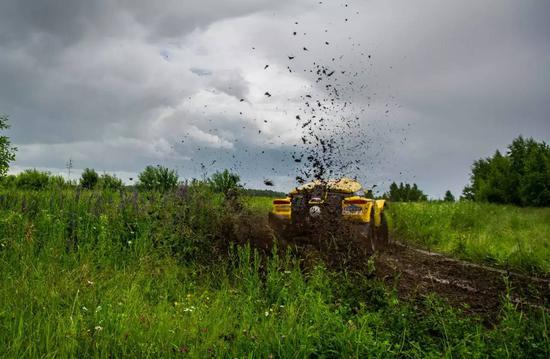 关于丝绸之路拉力赛，今天我们聊点“污”的