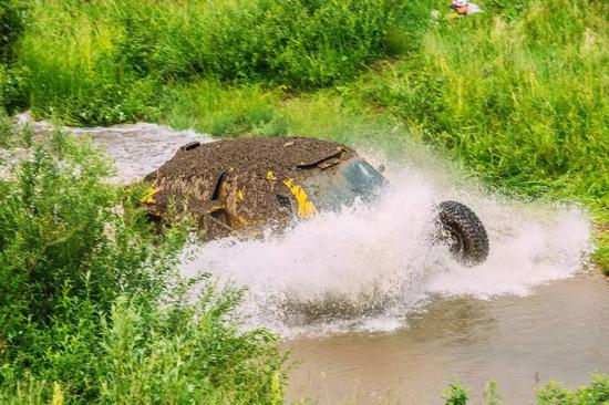 关于丝绸之路拉力赛，今天我们聊点“污”的