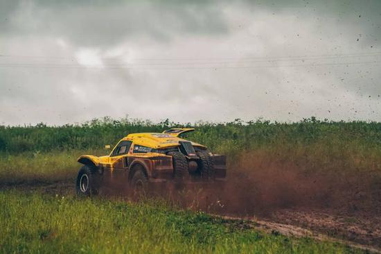 关于丝绸之路拉力赛，今天我们聊点“污”的