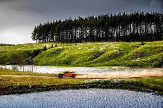 关于丝绸之路拉力赛，今天我们聊点“污”的