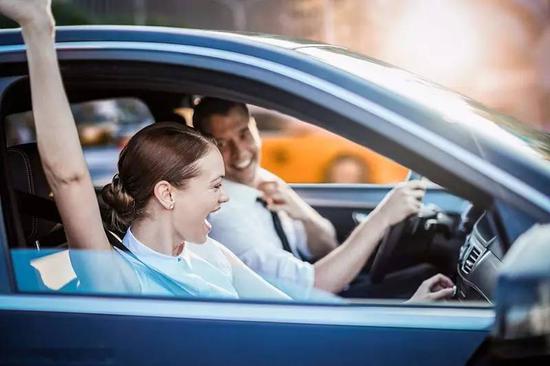 驾驶 | 十次事故九次快，龟速开车也是害？