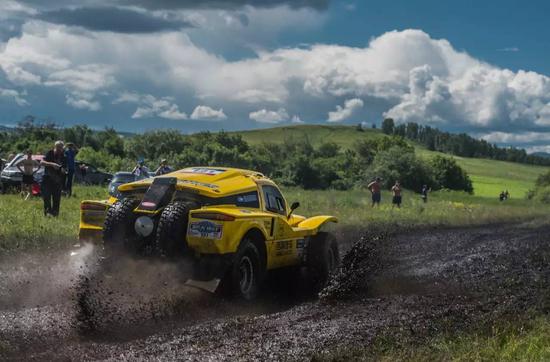 关于丝绸之路拉力赛，今天我们聊点“污”的