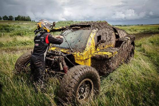 关于丝绸之路拉力赛，今天我们聊点“污”的