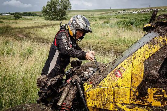 关于丝绸之路拉力赛，今天我们聊点“污”的