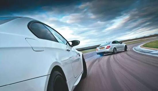 这么开自动档车，越开越伤！