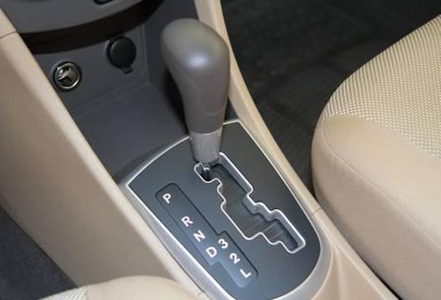 这么开自动档车，越开越伤！