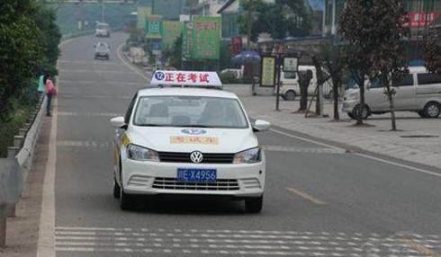 这么开自动档车，越开越伤！