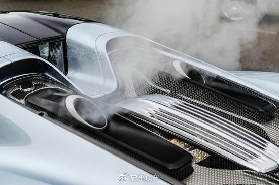 限量版超级跑车，洗车与众不同，从不去自动洗车房，因为怕