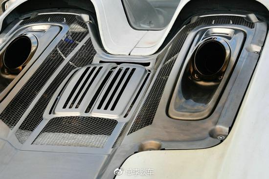 限量版超级跑车，洗车与众不同，从不去自动洗车房，因为怕