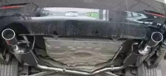 排气管“一边两个”和“两边各一个”性能一样吗？