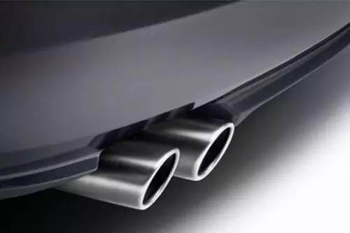 排气管“一边两个”和“两边各一个”性能一样吗？