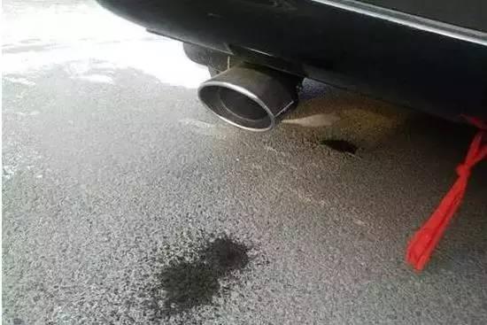 排气管“一边两个”和“两边各一个”性能一样吗？