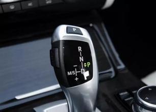 档位s全称Sport，此时挂上这个档的时候汽车能获得较大的扭力输出和加速度，这个档也有一个时尚的名字那就是运动档。