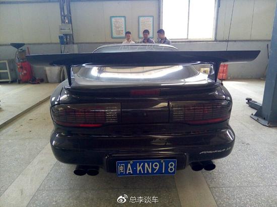 小区看到一辆跑车，比法拉利罕见，这车修车师傅也是头一次看到