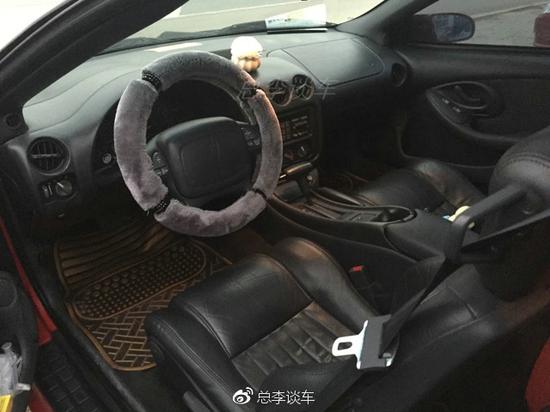 小区看到一辆跑车，比法拉利罕见，这车修车师傅也是头一次看到