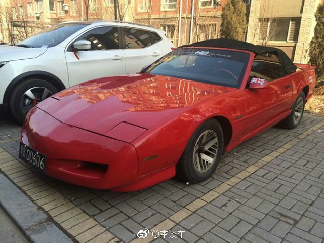 小区看到一辆跑车，比法拉利罕见，这车修车师傅也是头一次看到