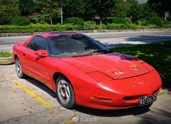 小区看到一辆跑车，比法拉利罕见，这车修车师傅也是头一次看到