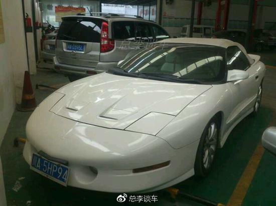 小区看到一辆跑车，比法拉利罕见，这车修车师傅也是头一次看到