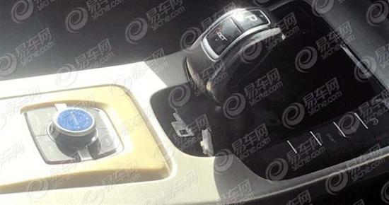 目前官方还没有公布关于该车的更多细节，不过新车很有可能搭载与吉利帝豪混动版相同的CHS的油电混合动力系统。