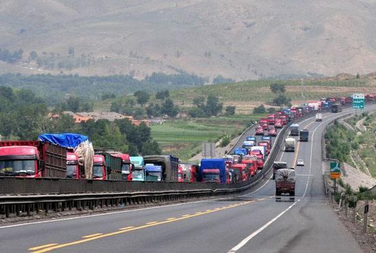 第九名：日本东京堵车135公里