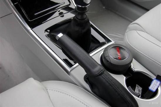 轿车电子手刹好还是机械手刹好呢？