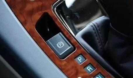 轿车电子手刹好还是机械手刹好呢？