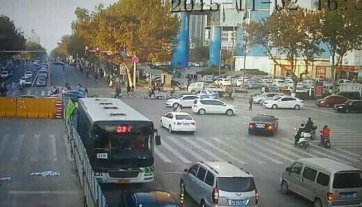 路上车多隐藏的危险也多，养成这些习惯，远离事故