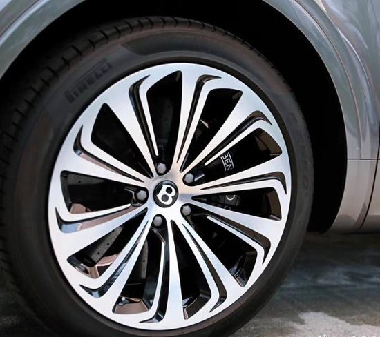 首批2021款宾利添越 配4.0T V8发动机