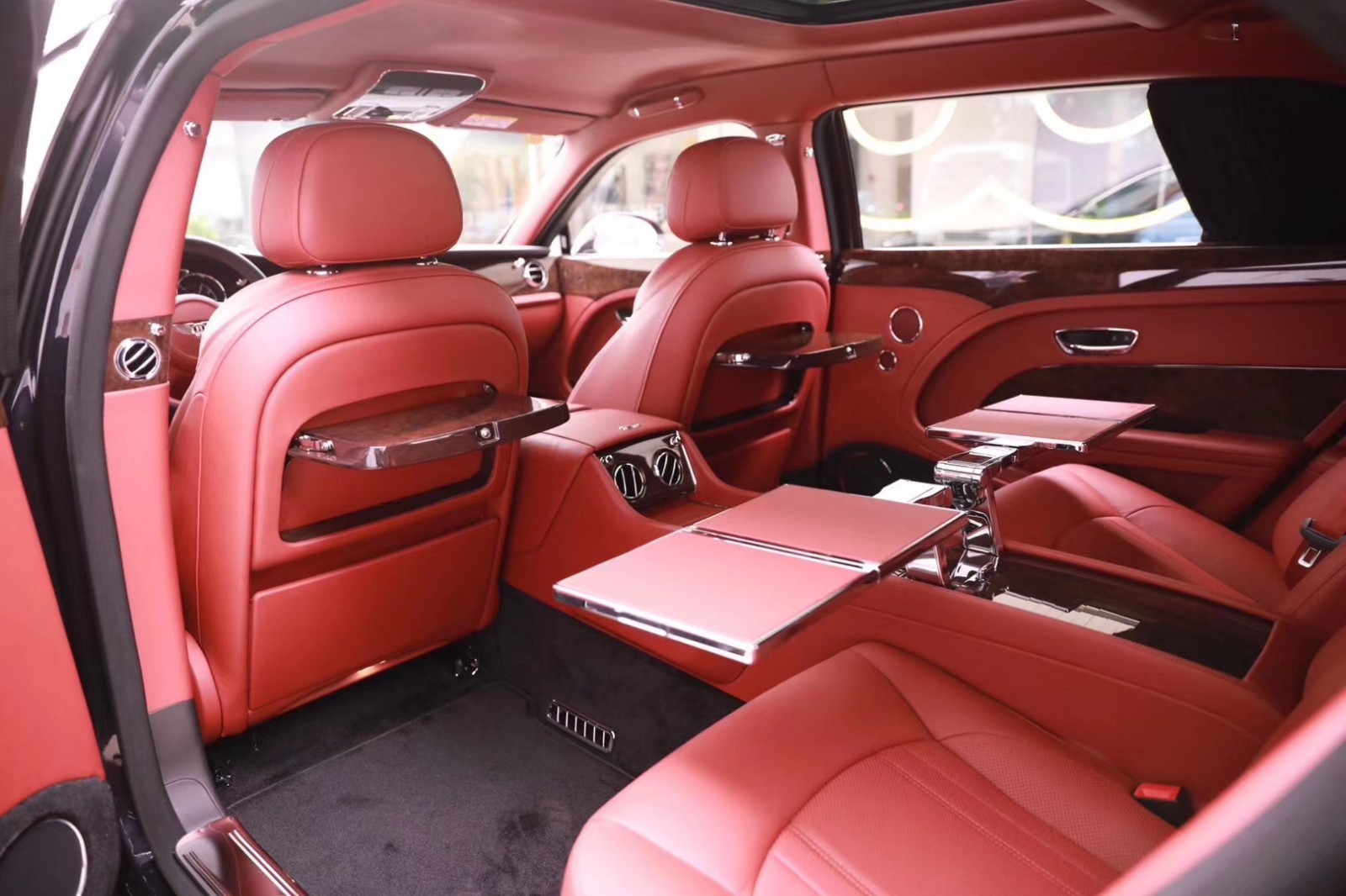 19款宾利慕尚加长版钻石黑 后排独立四座